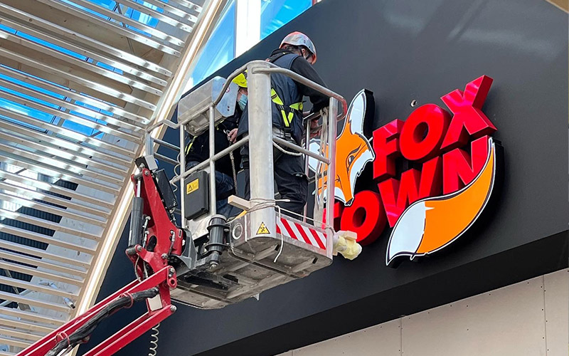 Realizzazione insegne luminose